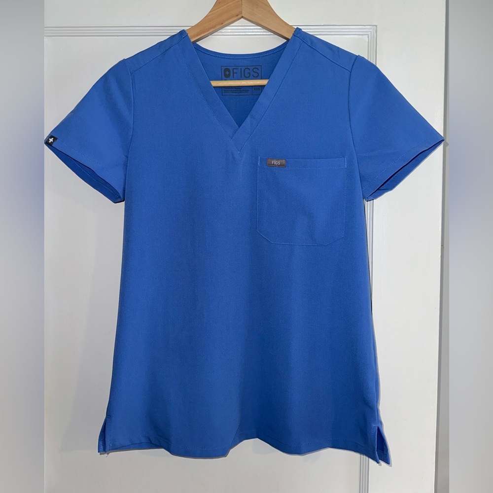 FIGS Catarina Scrub Top in Ceil Blue